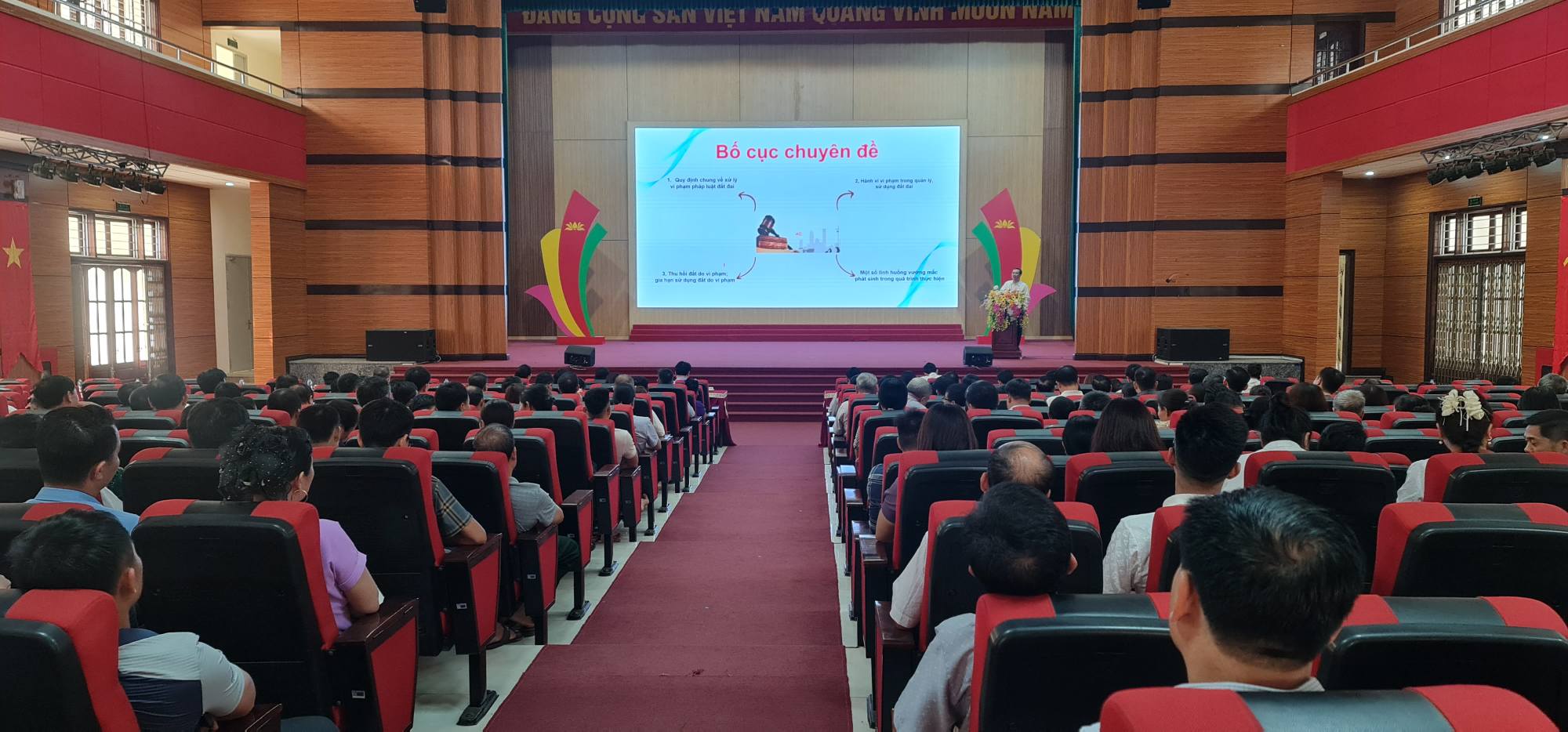 Xã Quảng Oai nâng cao năng lực cán bộ cơ sở, phát huy hiệu quả công tác dân vận trong giải phóng mặt bằng