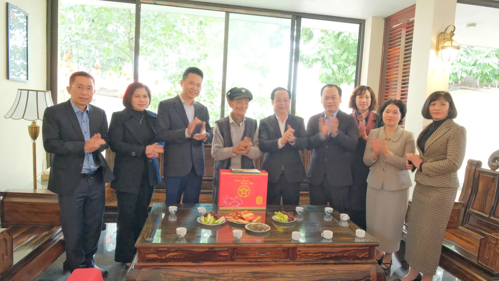 Lãnh đạo Hà Nội thăm, chúc Tết y bác sĩ và người có công, lan tỏa nghĩa tình Xuân Bính Ngọ