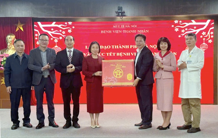 Lãnh đạo Hà Nội thăm, chúc Tết Bệnh viện Thanh Nhàn, đề nghị tiên phong xây dựng chiến lược phát triển y tế dài hạn