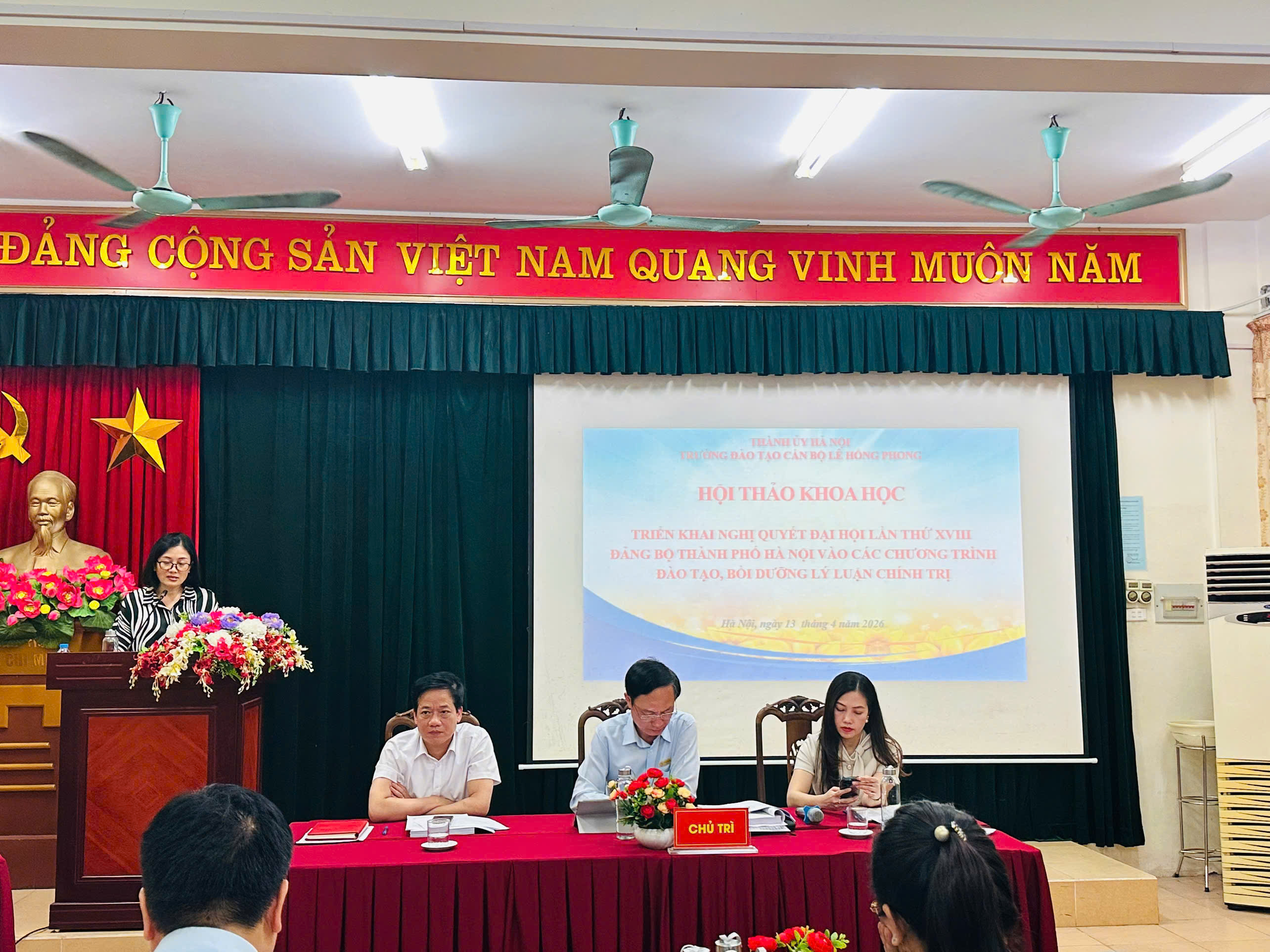 Trường Đào tạo cán bộ Lê Hồng Phong gắn Nghị quyết Đại hội XVIII Đảng bộ thành phố Hà Nội với đổi mới đào tạo lý luận chính trị