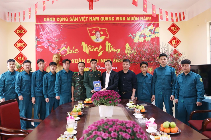 Phường Đông Ngạc thăm, chúc Tết nhân dân và lực lượng trực Xuân, lan tỏa khí thế đoàn kết trước thềm năm mới