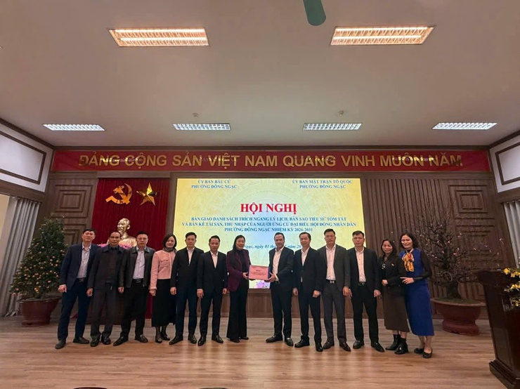 Phường Đông Ngạc hoàn tất bàn giao hồ sơ ứng cử, bảo đảm tiến độ bầu cử HĐND phường nhiệm kỳ 2026–2031