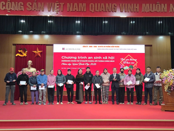 Phường Xuân Phương trao 120 suất quà Tết, sẻ chia yêu thương tới các hoàn cảnh khó khăn dịp Xuân Bính Ngọ 2026