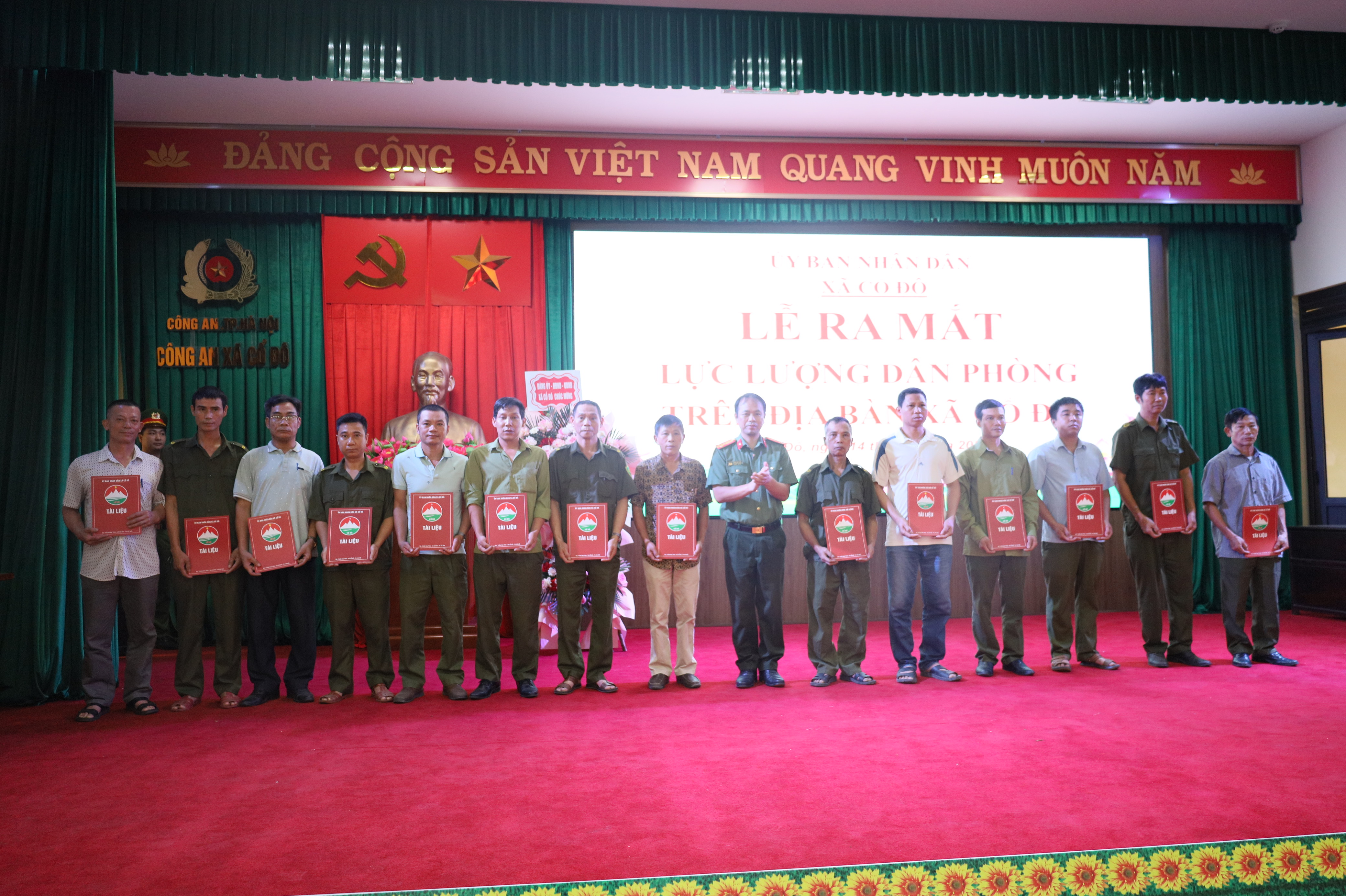 Xã Cổ Đô đồng loạt ra mắt lực lượng dân phòng toàn địa bàn, tăng cường “lá chắn” phòng cháy chữa cháy từ cơ sở