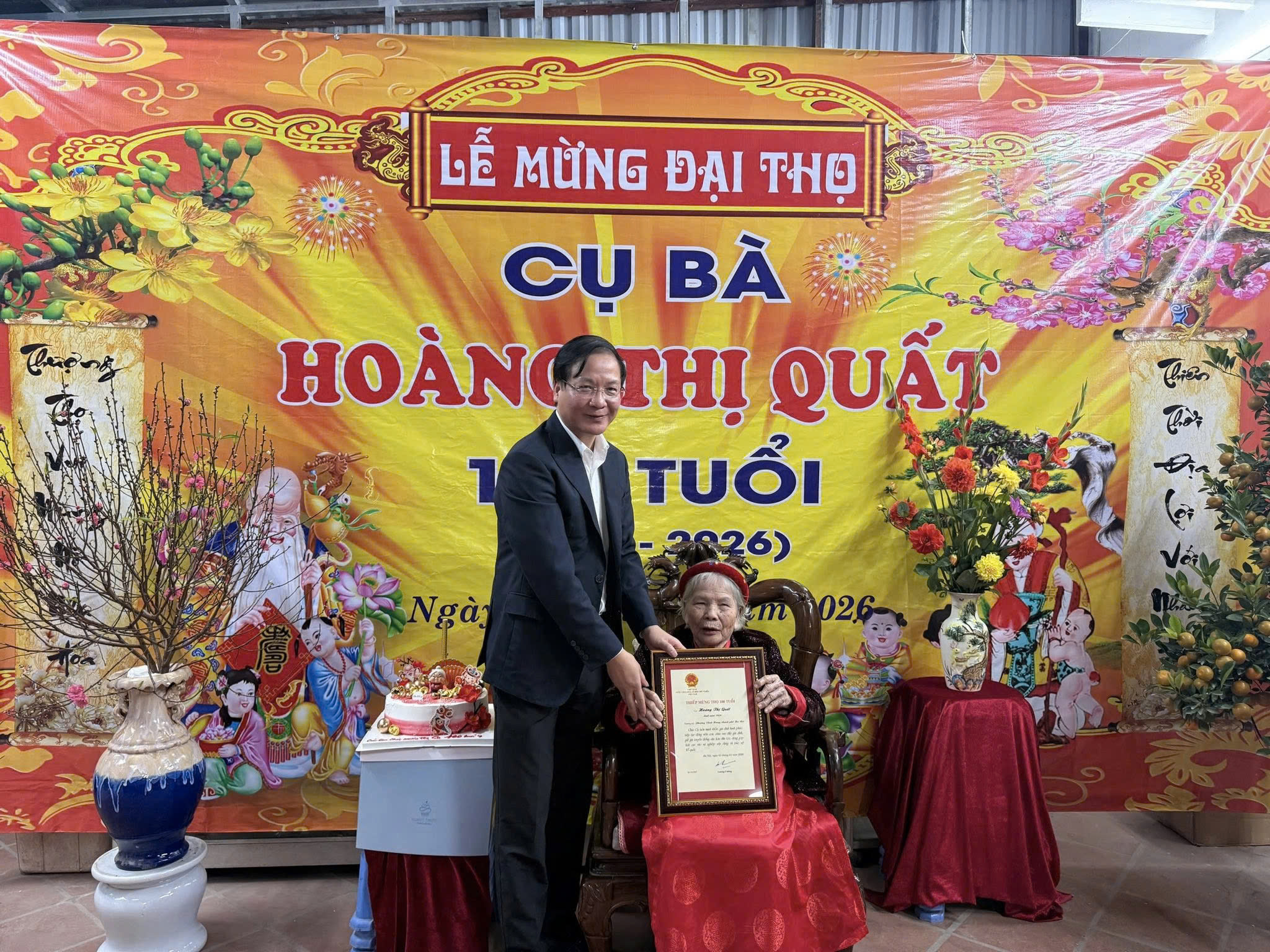  Phường Vĩnh Hưng thăm, tặng quà Tết gia đình chính sách, lan tỏa nghĩa tình tri ân dịp Xuân Bính Ngọ