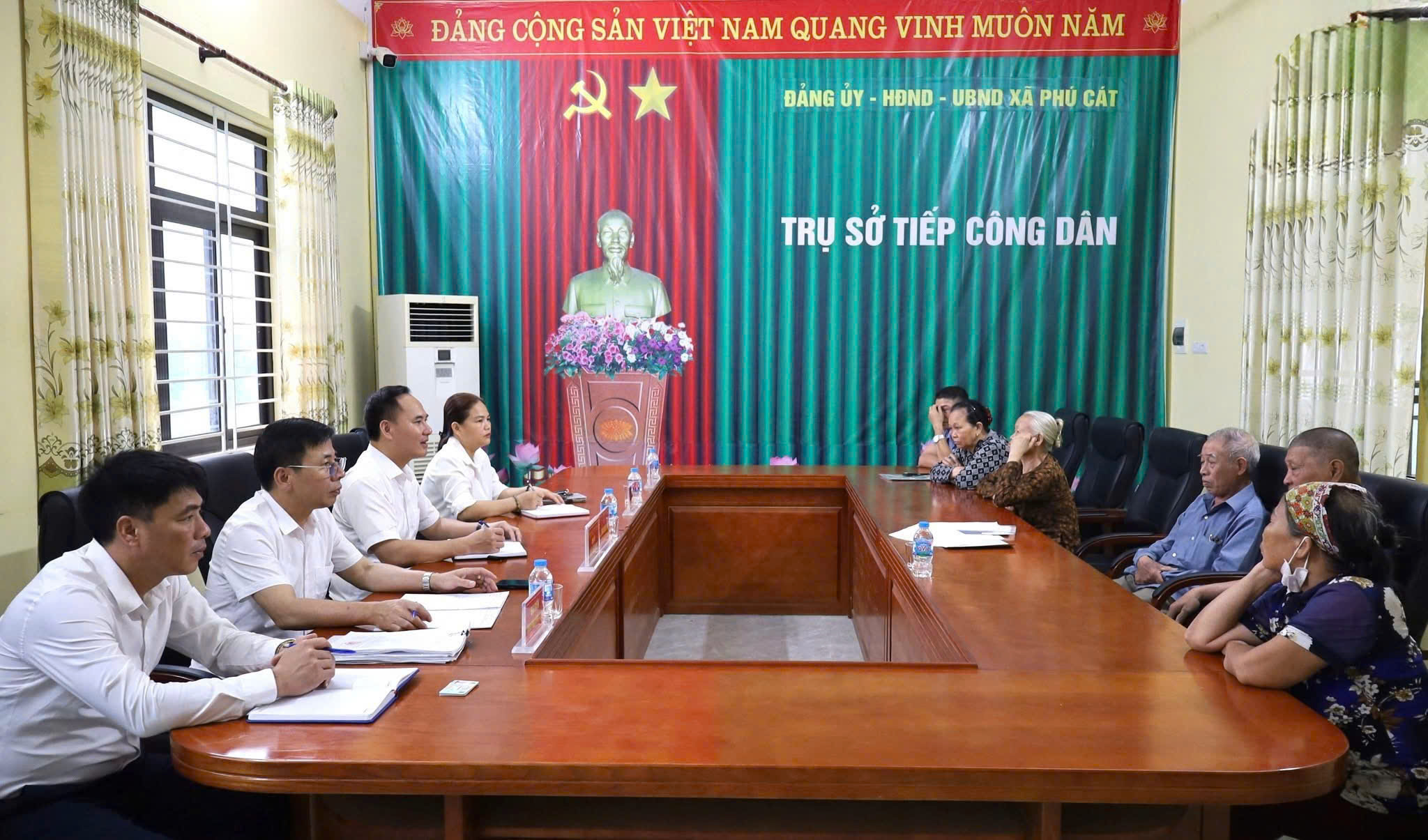 Chủ tịch UBND xã Phú Cát tiếp công dân định kỳ tháng 4 năm 2026