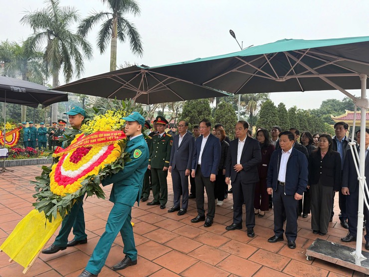 Phường Vĩnh Hưng thành kính dâng hương tri ân anh hùng liệt sĩ trước thềm Xuân Bính Ngọ 2026
