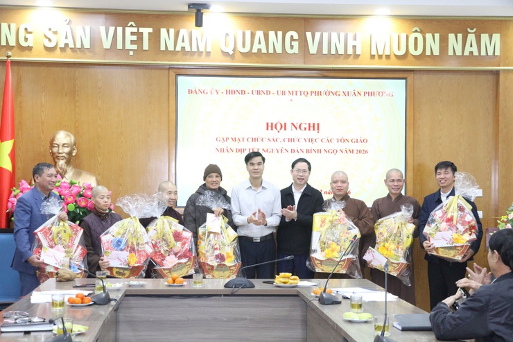 Phường Xuân Phương gặp mặt chức sắc, chức việc tôn giáo dịp Xuân Bính Ngọ 2026, tăng cường gắn kết khối đại đoàn kết toàn dân