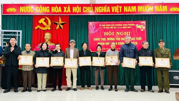 Phường Xuân Phương trang trọng mừng thọ 537 người cao tuổi dịp Xuân Bính Ngọ 2026