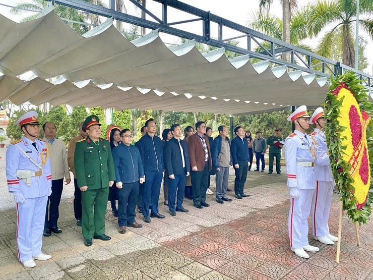Phường Từ Liêm thành kính dâng hương đầu Xuân, tri ân tiền nhân và khơi dậy khí thế mới năm Bính Ngọ 2026