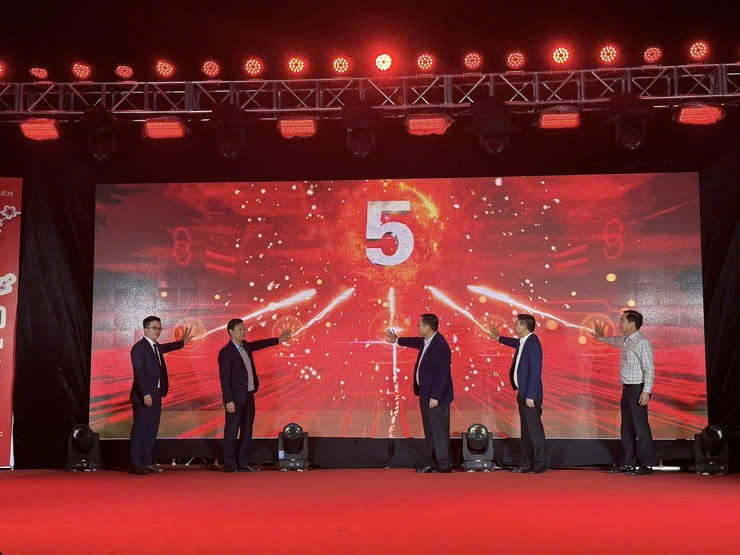Phường Từ Liêm khai mạc Chợ hoa Xuân Bính Ngọ 2026, rực rỡ sắc Xuân giữa lòng đô thị