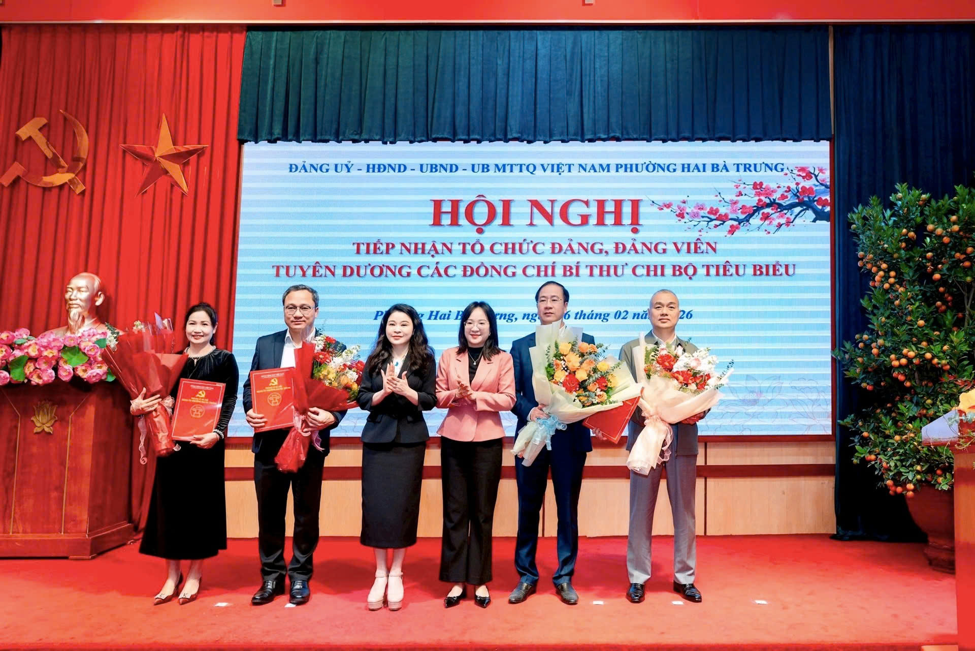 Phường Hai Bà Trưng tiếp nhận thêm 4 tổ chức Đảng, tuyên dương Bí thư Chi bộ tiêu biểu năm 2026