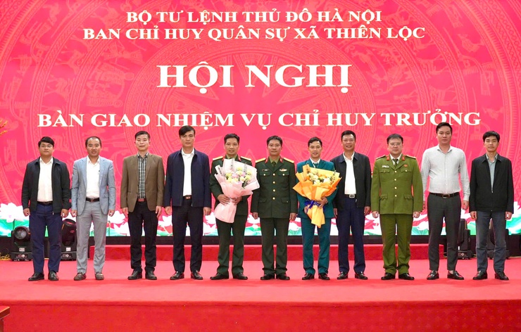 Xã Thiên Lộc hoàn tất bàn giao Chỉ huy trưởng Ban Chỉ huy Quân sự, bảo đảm liên tục nhiệm vụ quốc phòng địa phương