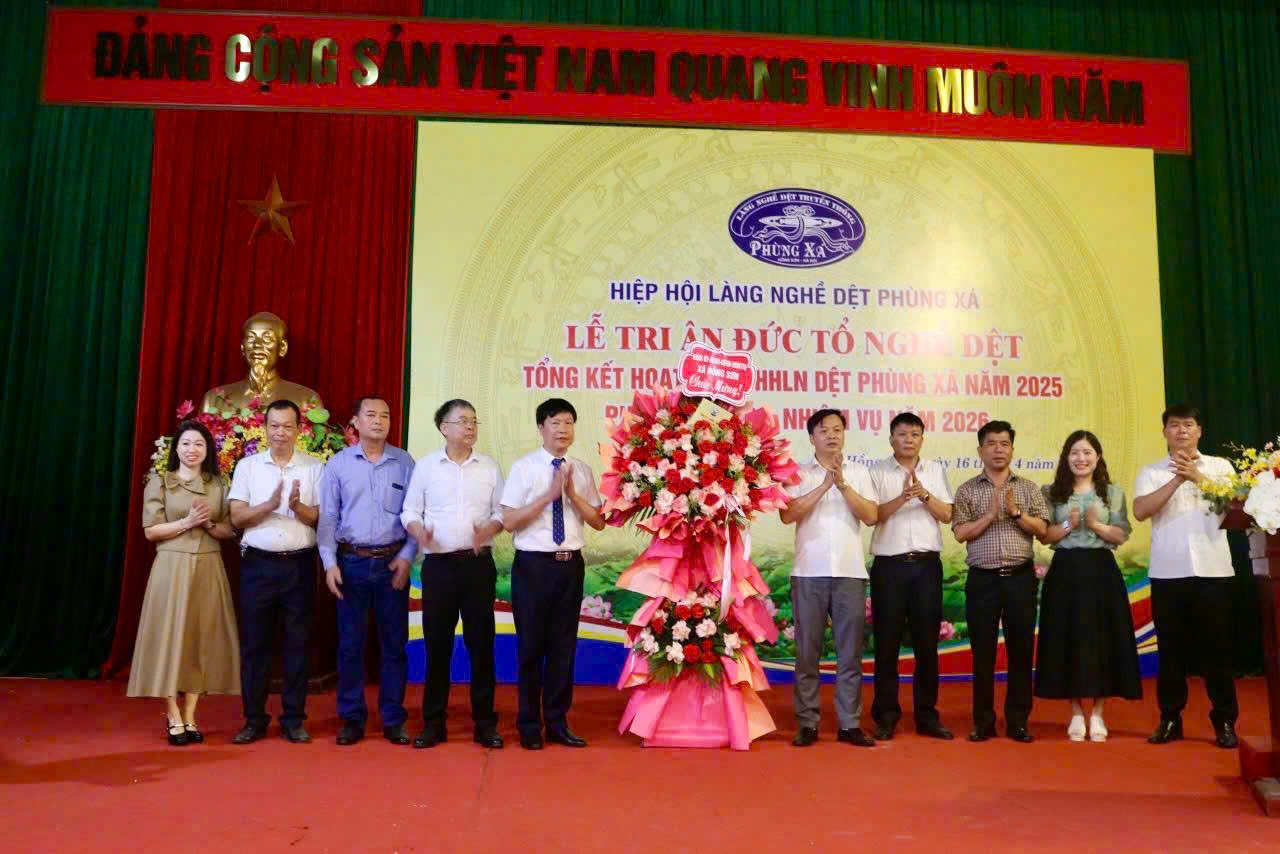 Xã Hồng Sơn: Hiệp hội làng nghề dệt Phùng Xá tri ân tổ nghề, định vị hướng phát triển hiện đại gắn với chuyển đổi số