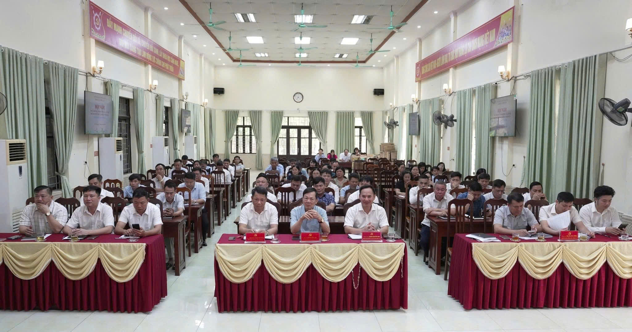 Xã Phú Cát kiện toàn nhân sự cấp ủy, bổ sung 8 đồng chí tham gia Ban Chấp hành và Ban Thường vụ nhiệm kỳ 2025-2030