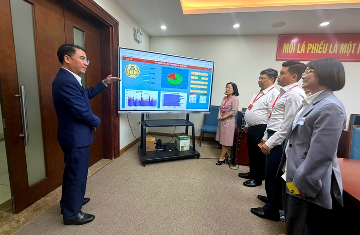 Phường Ô Chợ Dừa: Ứng dụng Dashboard theo thời gian thực, nâng cao hiệu quả điều hành bầu cử
