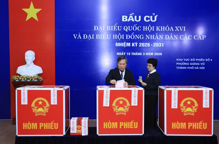 Chủ tịch UBND thành phố Hà Nội Vũ Đại Thắng tham gia bỏ phiếu, nhấn mạnh trách nhiệm của mỗi cử tri