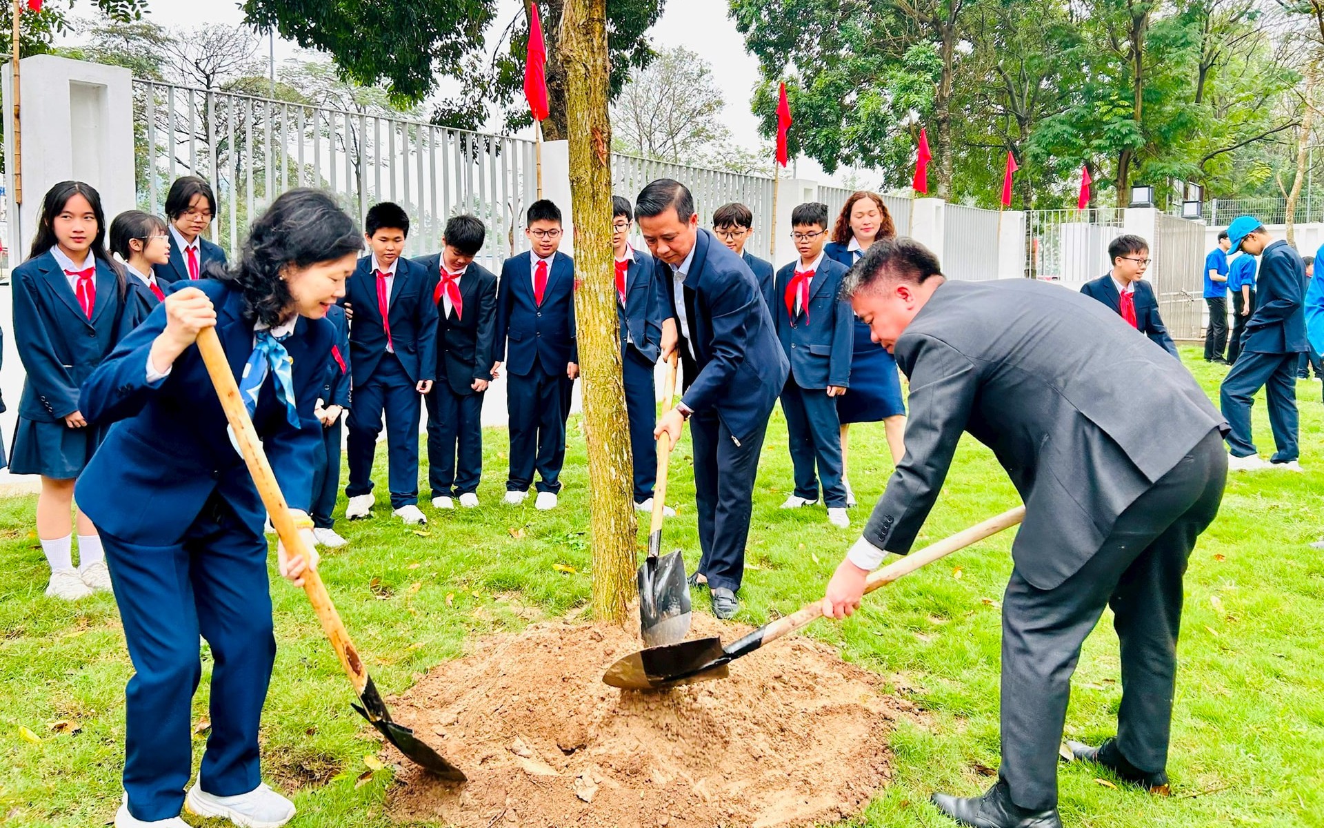 Phường Hoàng Mai phát động Tết trồng cây Xuân Bính Ngọ 2026, hướng tới xây dựng đô thị xanh và bền vững