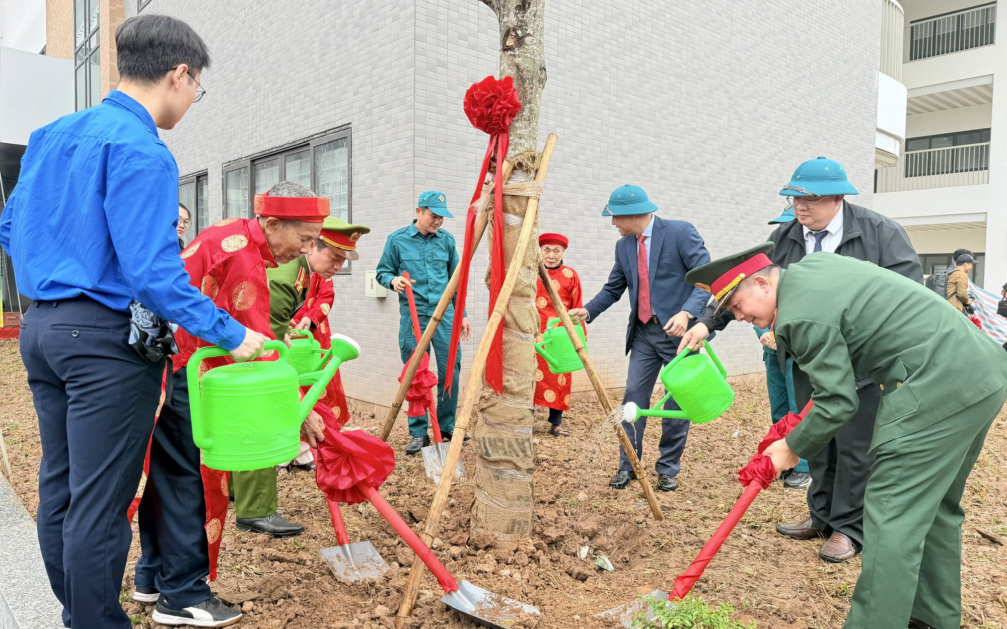 Phường Định Công phát động “Tết trồng cây đời đời nhớ ơn Bác Hồ” Xuân Bính Ngọ 2026