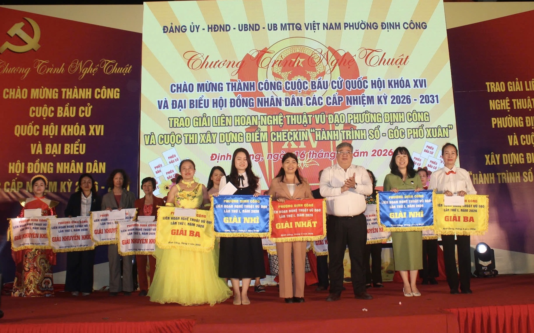 Phường Định Công rực rỡ đêm nghệ thuật tại đình Đại Từ, lan tỏa khí thế sau ngày hội bầu cử