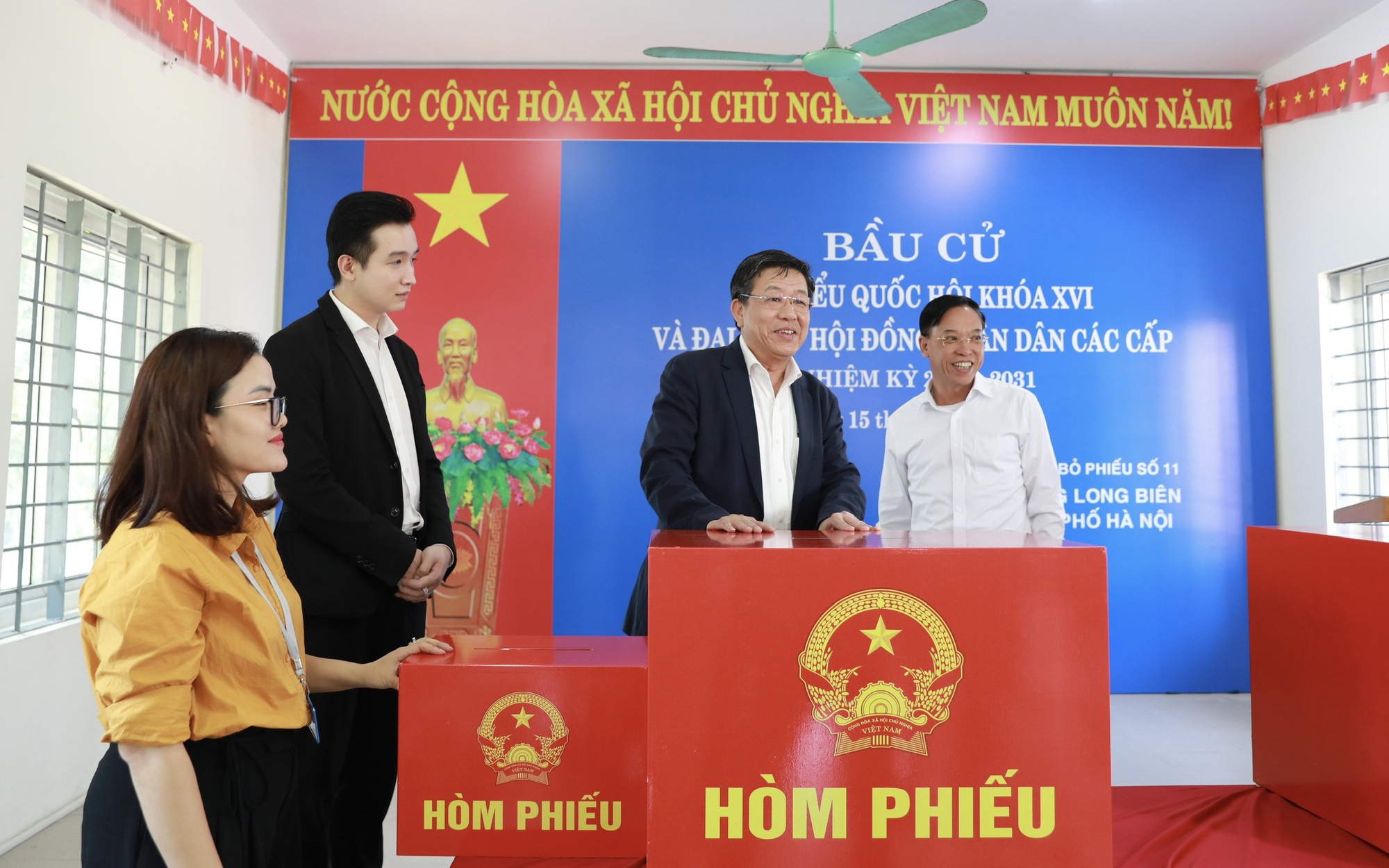 Phó Chủ tịch Thường trực UBND thành phố Dương Đức Tuấn kiểm tra công tác chuẩn bị bầu cử tại 4 phường