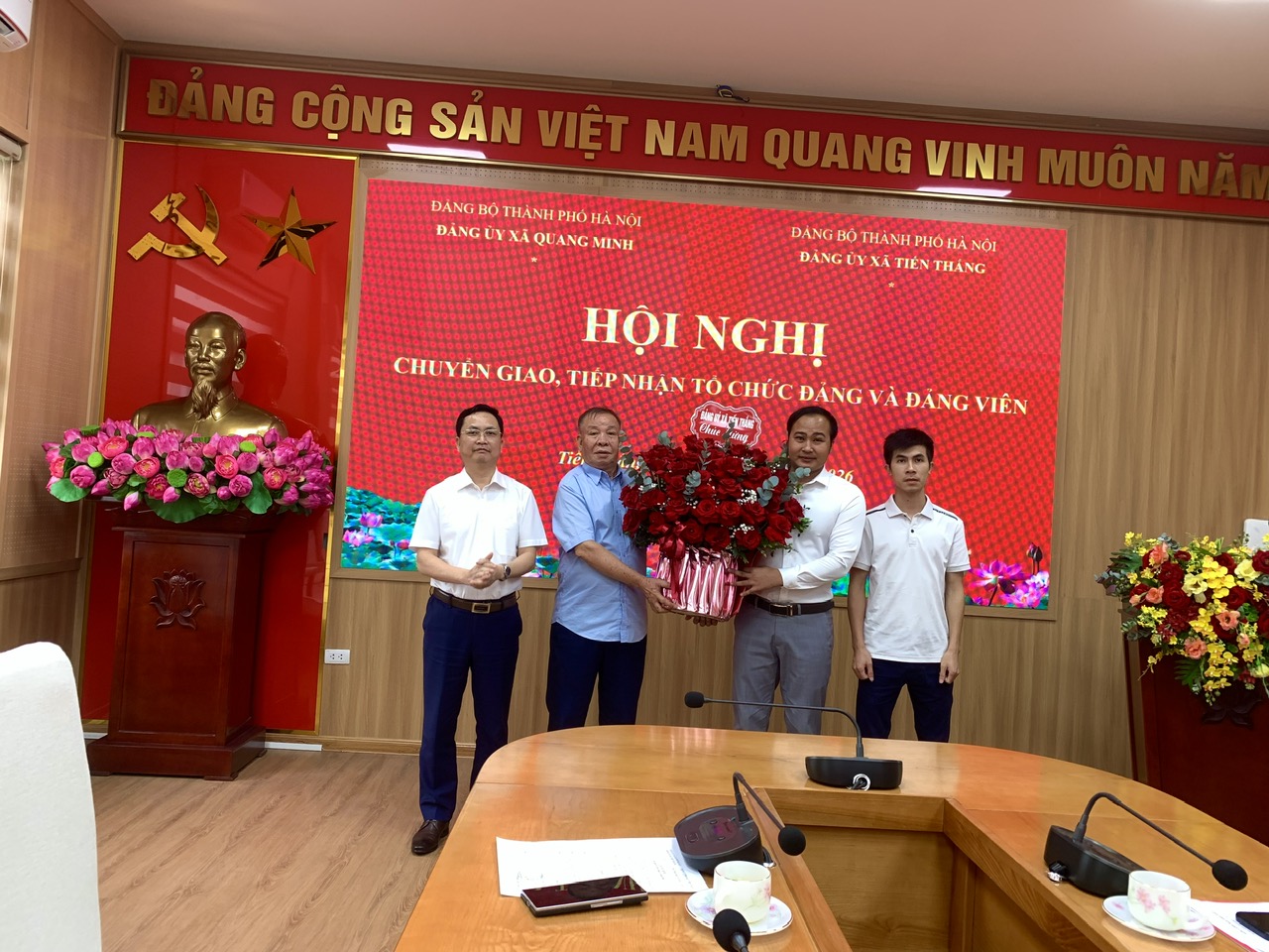 Xã Tiến Thắng tiếp nhận tổ chức đảng trong doanh nghiệp, tăng cường sự lãnh đạo của Đảng ở cơ sở