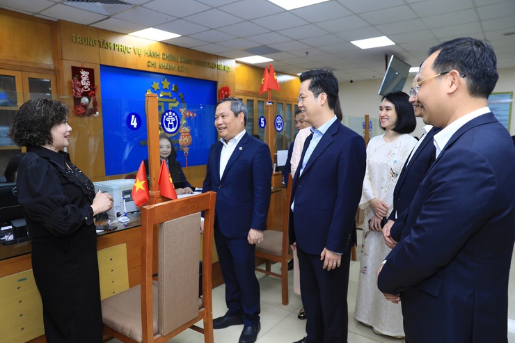 Chủ tịch UBND thành phố Hà Nội kiểm tra công vụ đầu xuân tại phường Hoàn Kiếm và Trung tâm Phục vụ hành chính công Chi nhánh số 3