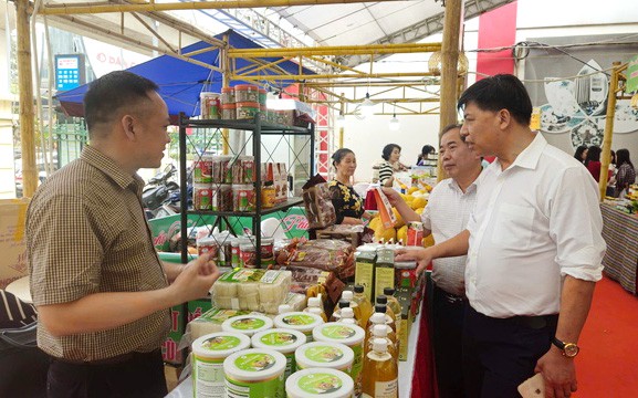 “Phiên chợ xanh” lan tỏa tiêu dùng bền vững, kết nối sản phẩm hợp tác xã Thủ đô và các tỉnh