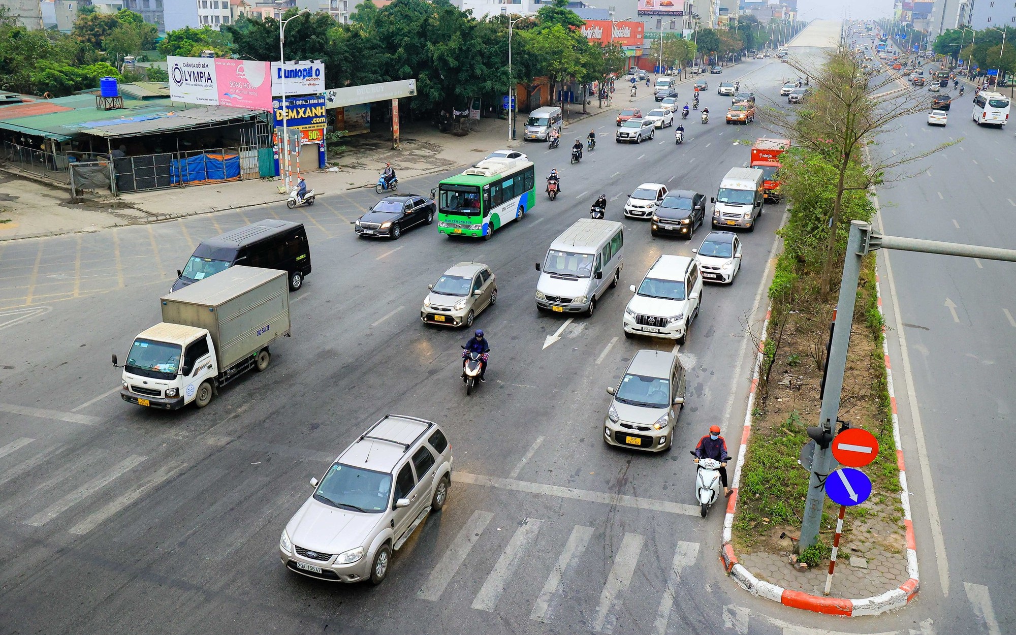 Long Biên: Rào chắn thi công hầm chui Cổ Linh, tổ chức lại giao thông trên trục Đàm Quang Trung