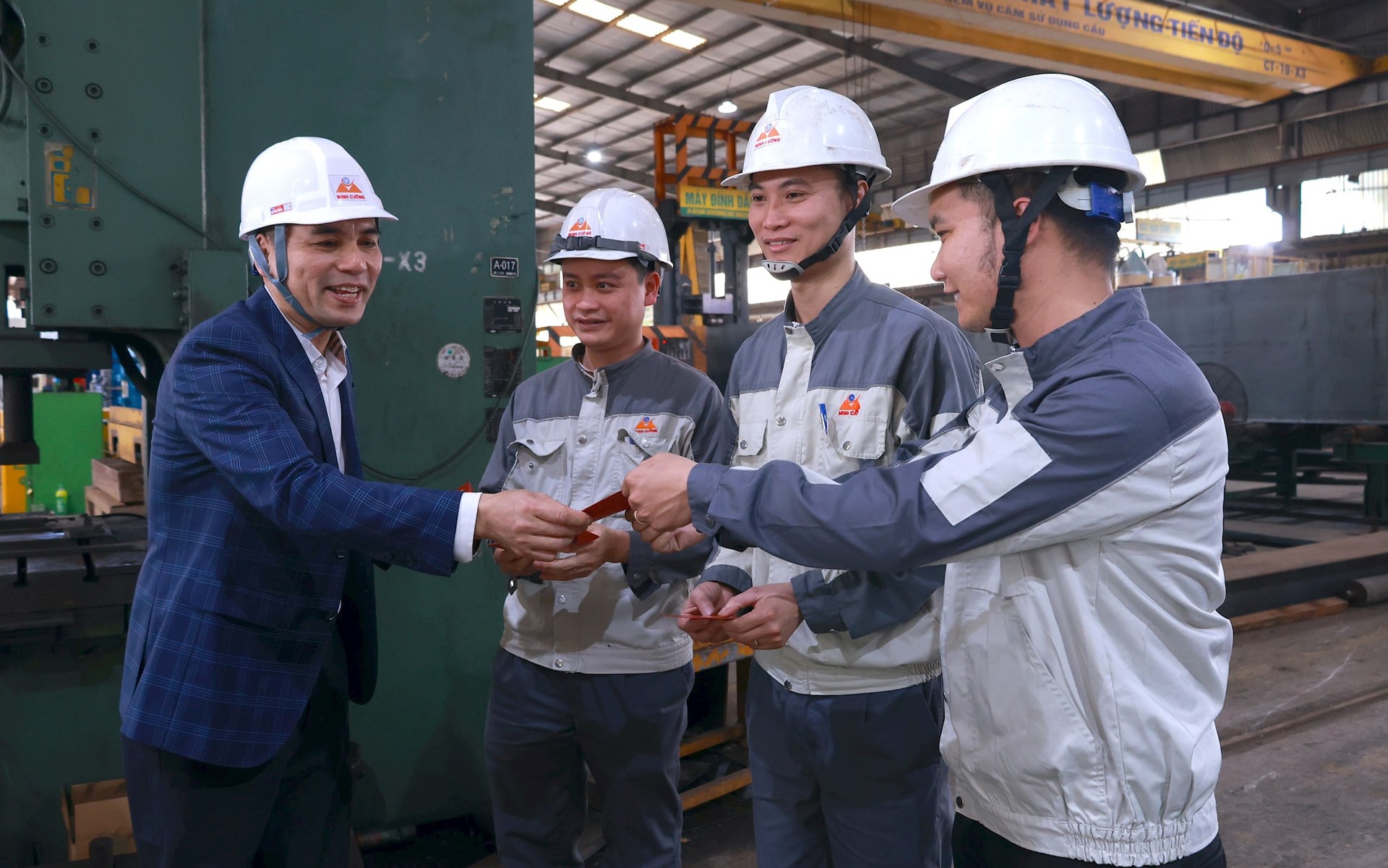 Liên đoàn Lao động thành phố Hà Nội động viên công nhân lao động trở lại sản xuất ngay sau Tết Bính Ngọ 2026