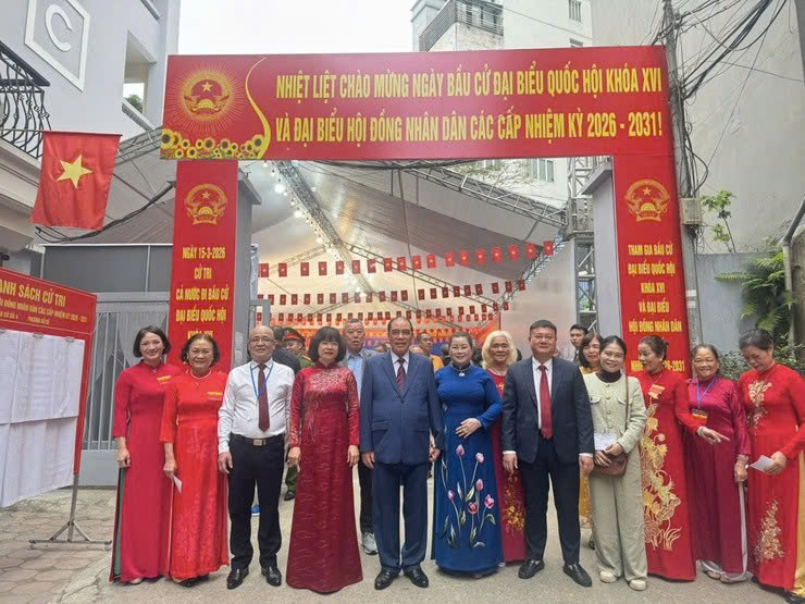 Phường Bồ Đề: 42 khu vực bỏ phiếu đồng loạt khai mạc, cử tri nô nức thực hiện quyền công dân