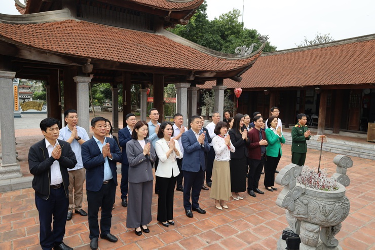 Phường Bồ Đề dâng hương báo công, khơi dậy trách nhiệm trước ngày bầu cử 15-3-2026