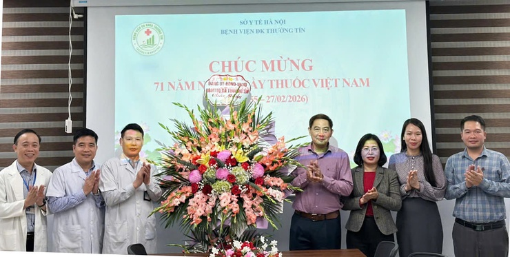Lãnh đạo xã Thường Tín tri ân đội ngũ y bác sĩ nhân kỷ niệm Ngày Thầy thuốc Việt Nam
