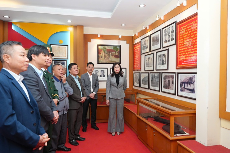 Xã Phù Đổng dâng hương tưởng niệm 81 năm khởi nghĩa Trung Mầu, tri ân truyền thống cách mạng