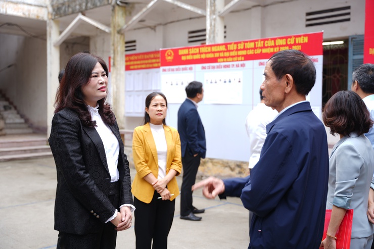 Xã Phù Đổng kiểm tra công tác chuẩn bị cơ sở vật chất phục vụ bầu cử