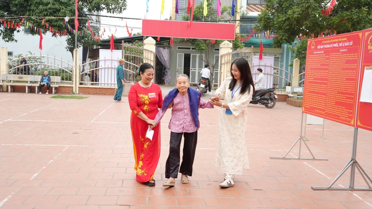 Phường Yên Nghĩa rực rỡ ngày hội non sông, gần 100% cử tri tham gia bầu cử
