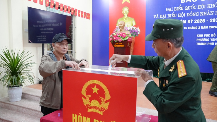 Phường Yên Nghĩa rộn ràng ngày bầu cử, cử tri nô nức thực hiện quyền công dân