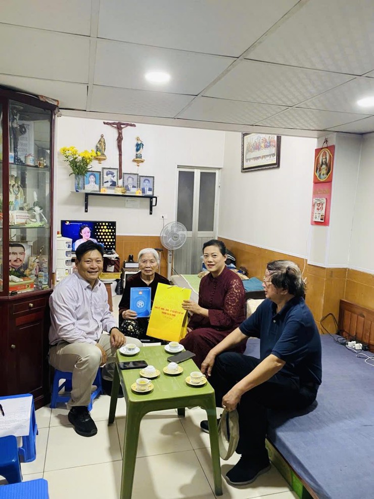 Phường Hai Bà Trưng: Lan tỏa nghĩa tình, chăm lo đồng bào Công giáo dịp Giáng sinh 2025