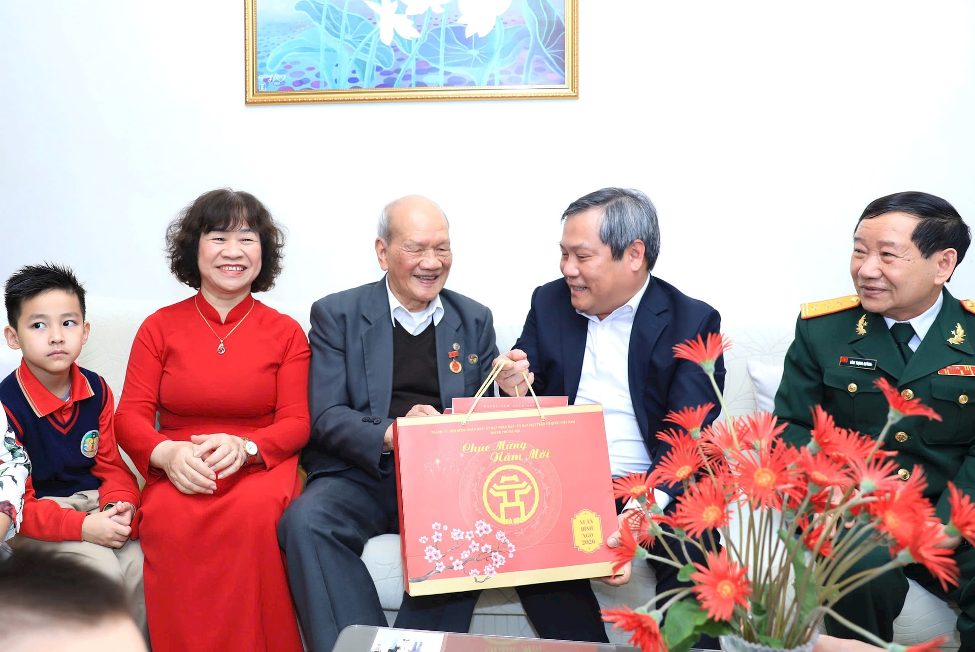 Phường Ba Đình: Chủ tịch UBND Thành phố Vũ Đại Thắng thăm, tri ân người có công dịp Tết Bính Ngọ 2026