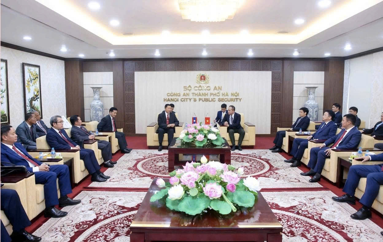 Công an Hà Nội đón Bộ trưởng Bộ Công an Lào, thúc đẩy hợp tác an ninh giữa hai Thủ đô