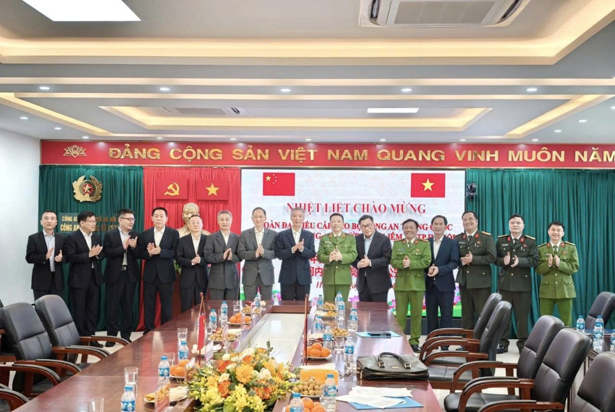 Thắt chặt hợp tác an ninh: Đoàn Bộ Công an Trung Quốc làm việc tại Công an phường Từ Liêm