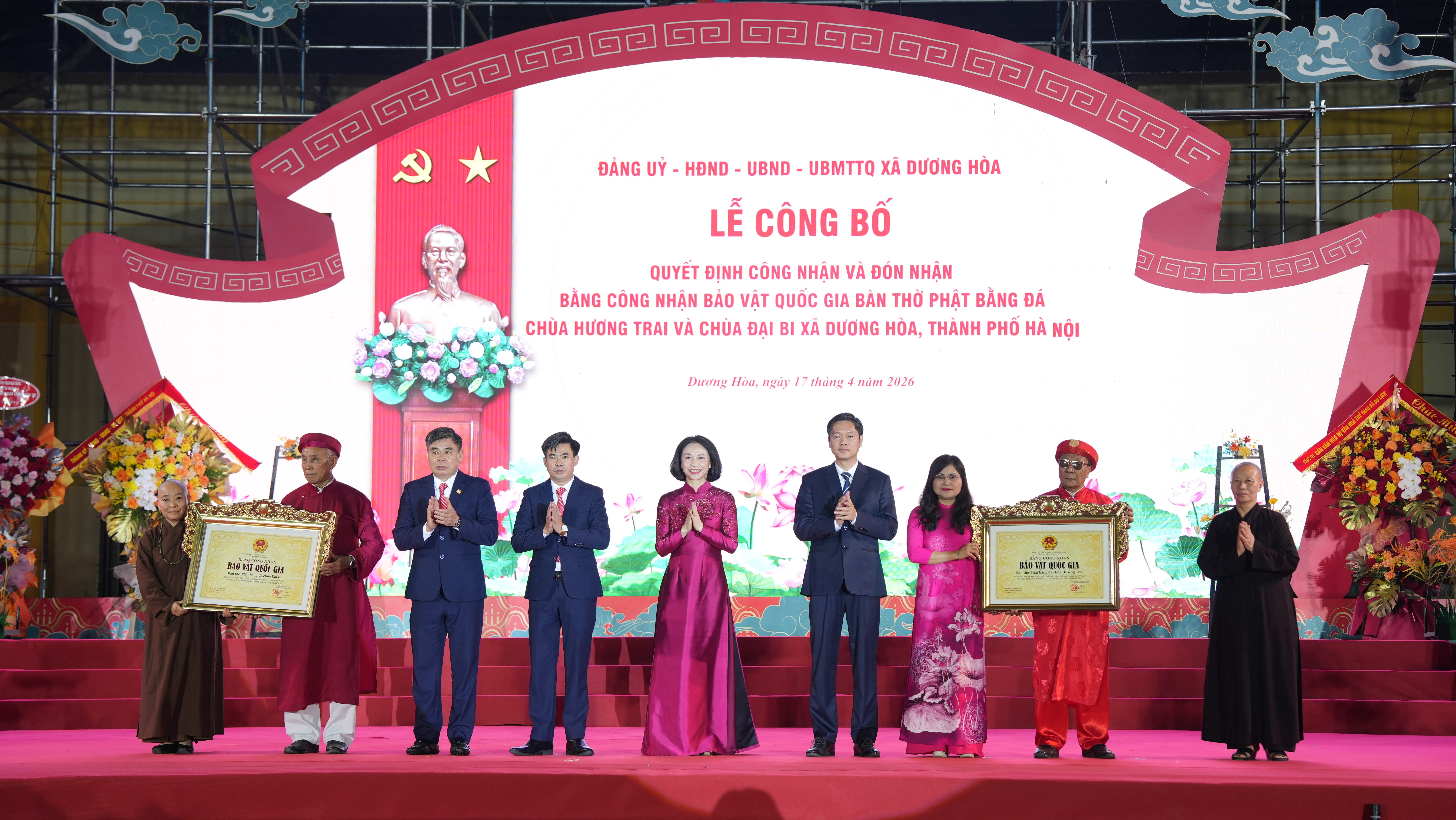 Xã Dương Hoà đón nhận Bằng công nhận Bảo vật Quốc gia, tôn vinh giá trị độc bản của hai bàn thờ Phật thời Trần