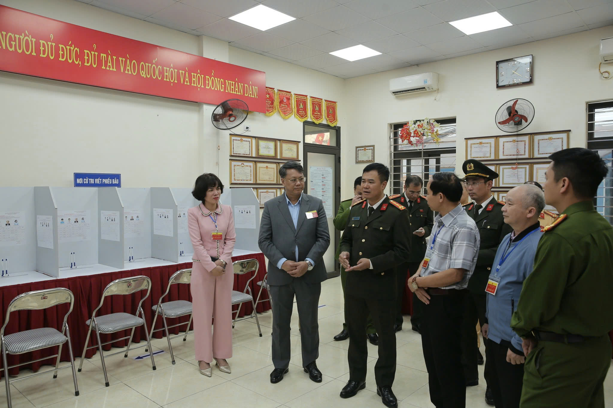 Công an Hà Nội kiểm tra, siết chặt kỷ luật bảo đảm an ninh tuyệt đối cho ngày bầu cử