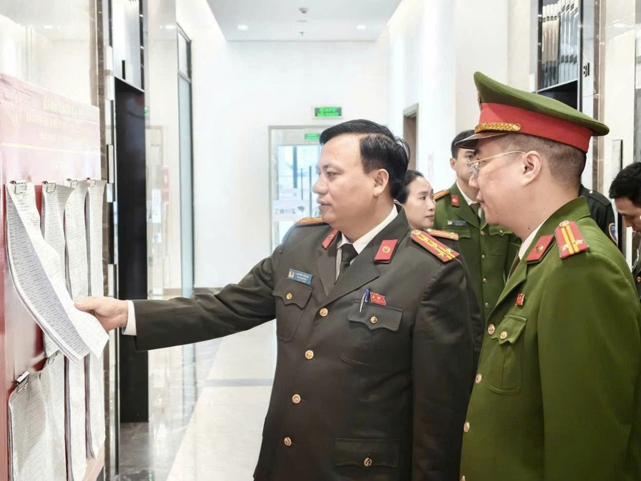 Công an Hà Nội đồng loạt kiểm tra, yêu cầu “không để xảy ra sơ suất dù nhỏ nhất” trong bảo đảm an ninh bầu cử