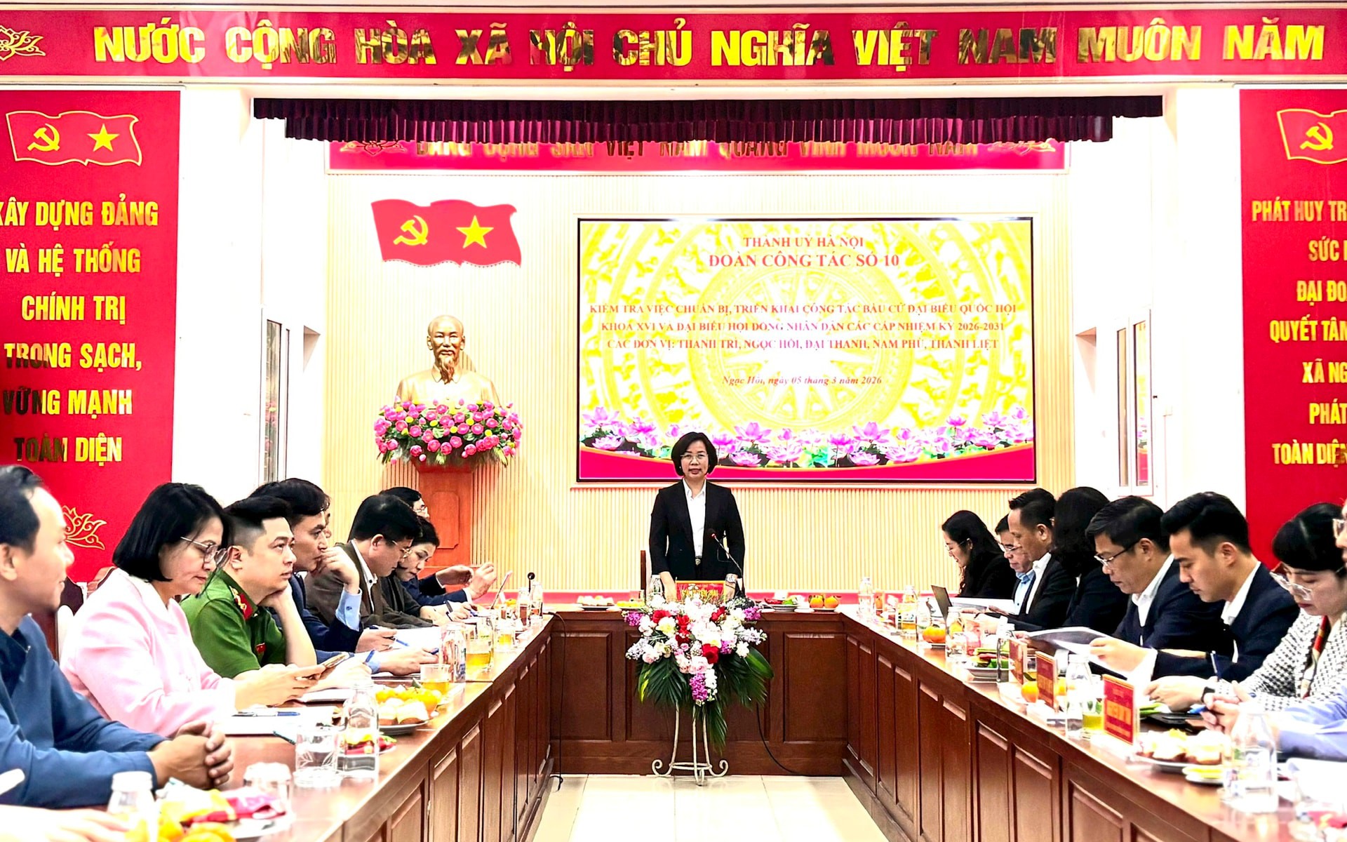 Chủ tịch Uỷ ban MTTQ Việt Nam thành phố Bùi Huyền Mai kiểm tra công tác bầu cử: Siết chặt từng khâu, bảo đảm ngày bầu cử thực sự là ngày hội của toàn dân