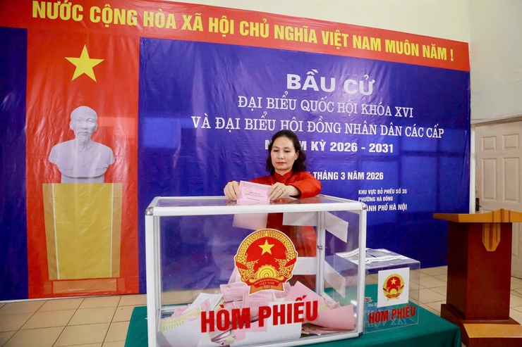 Phường Dương Nội: Đồng chí Cấn Thị Việt Hà trúng cử đại biểu HĐND thành phố Hà Nội khóa XVII, khẳng định niềm tin của cử tri