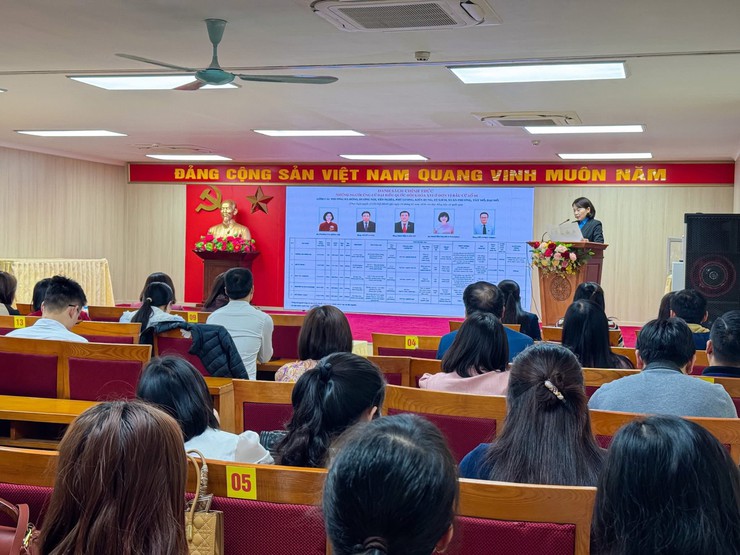 Công đoàn phường Dương Nội tổ chức mạn đàm ứng cử viên, nâng cao nhận thức cử tri trước ngày bầu cử