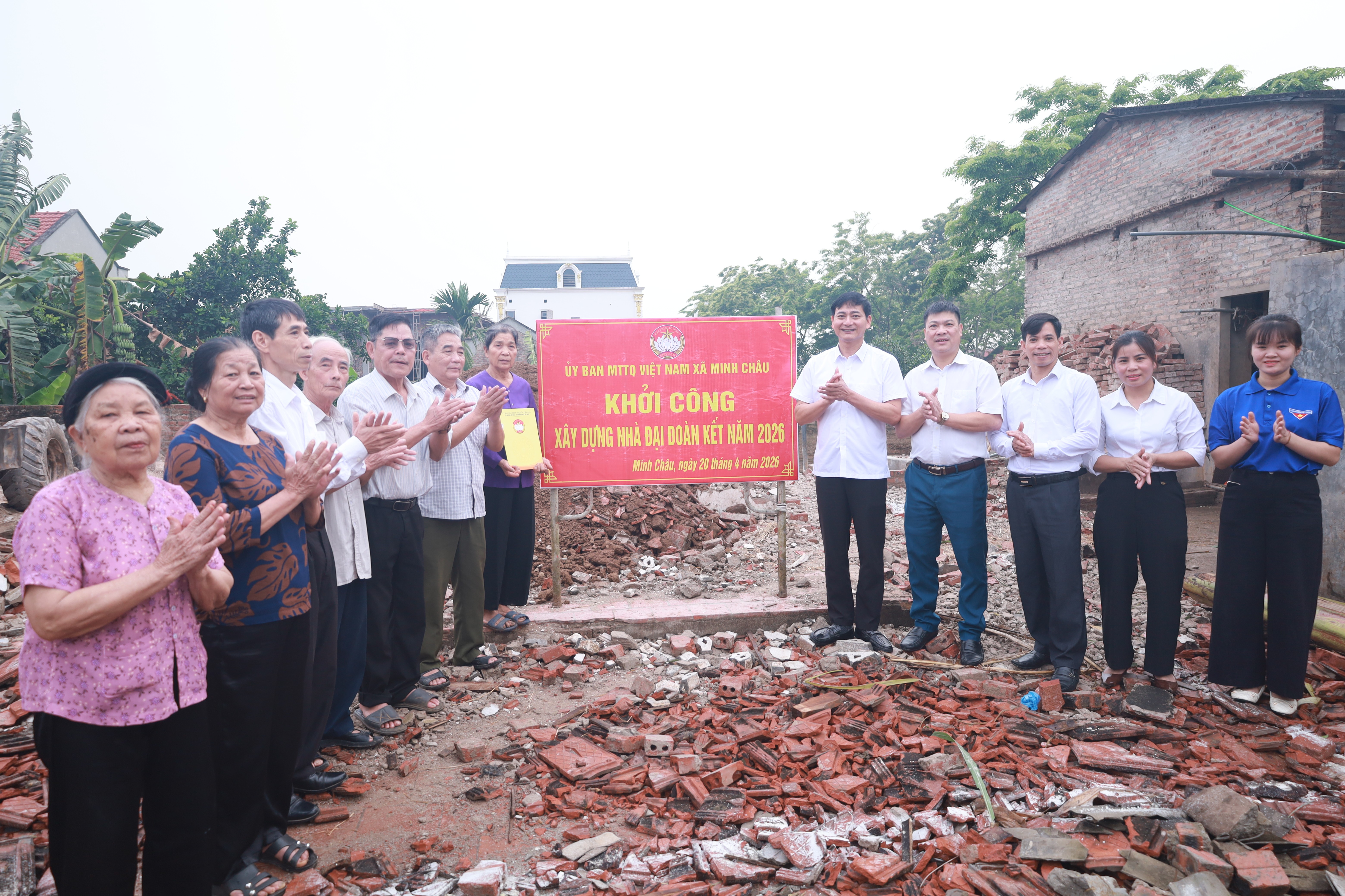 Xã Minh Châu khởi công nhà Đại đoàn kết, lan tỏa nghĩa tình vì người nghèo