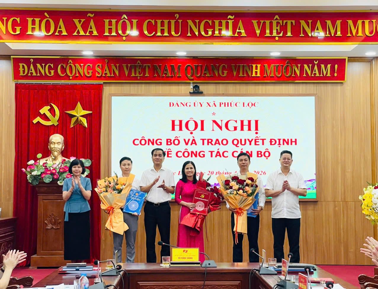Xã Phúc Lộc trao quyết định về công tác cán bộ