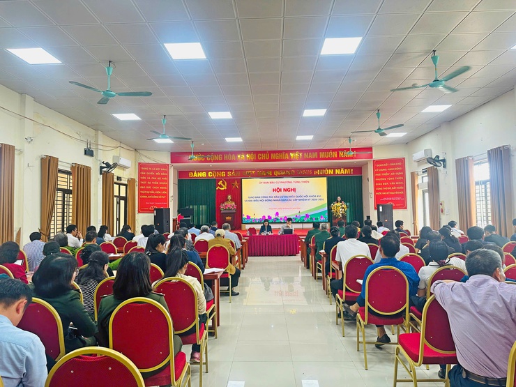 Phường Tùng Thiện giao ban công tác bầu cử, quyết tâm bảo đảm tiến độ và an toàn tuyệt đối